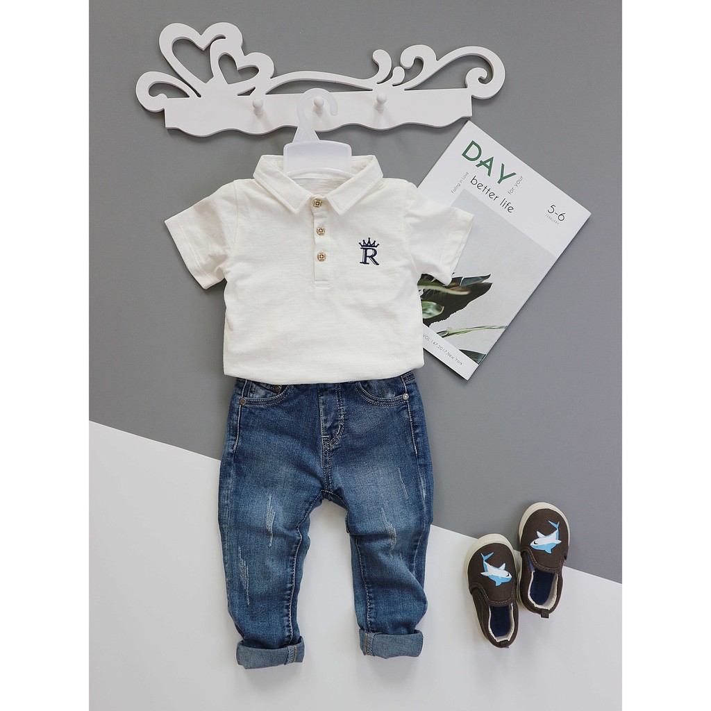 Bộ quần Jean và Áo Thun Cotton trắng Cổ bẻ Bé 12 tháng – 5 tuổi
