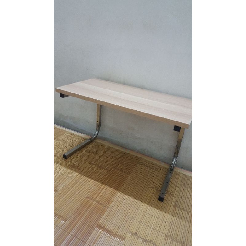 Kệ lò vi sóng ! chất liệu khung inox k gi ốp gỗ chống thấm.kệ nhỏ gọn,xinh xắn,để đc trên bàn bếp.sạch sẽ,dễ lau chùi .