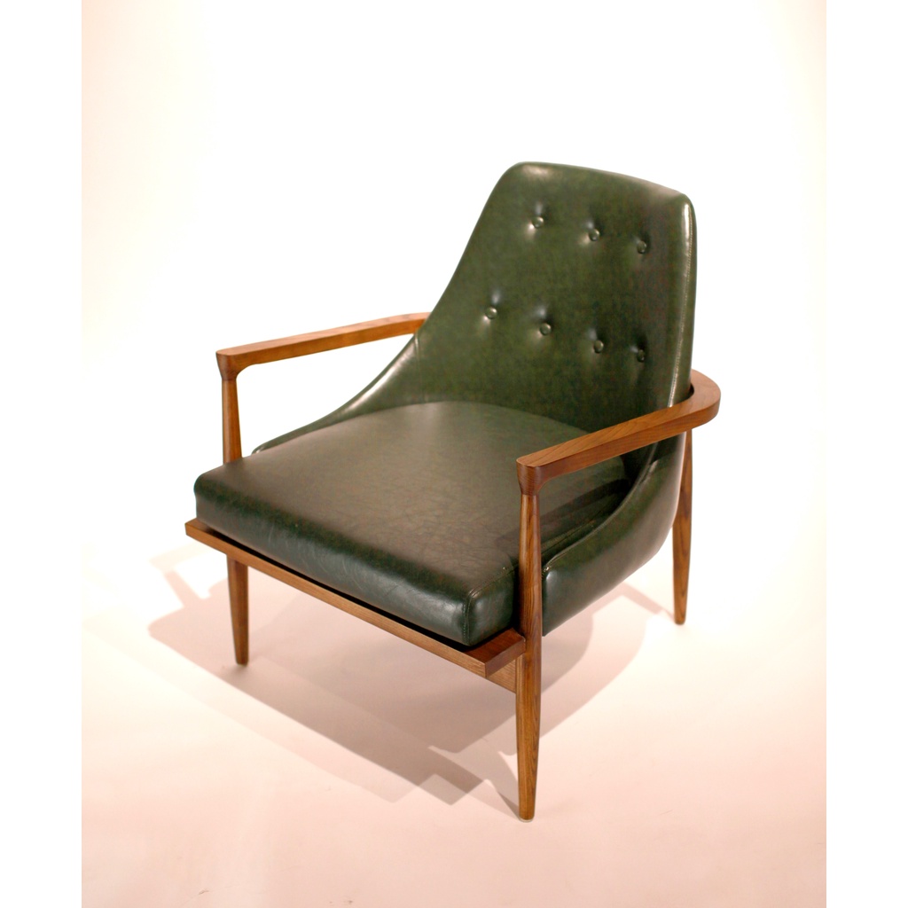 Ghế sofa đơn chất liệu da cực bền và thoáng mát ,mang lại cảm giác hiện đại cho phòng khách của bạn.