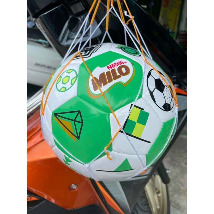 Banh da Milo (quà khuyến mãi từ Sữa) kèm van bơm và lưới - quả bóng đá trẻ em