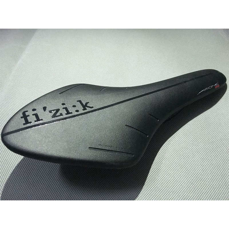 Yên carbon Fizik Arion gọng carbon sọc dài