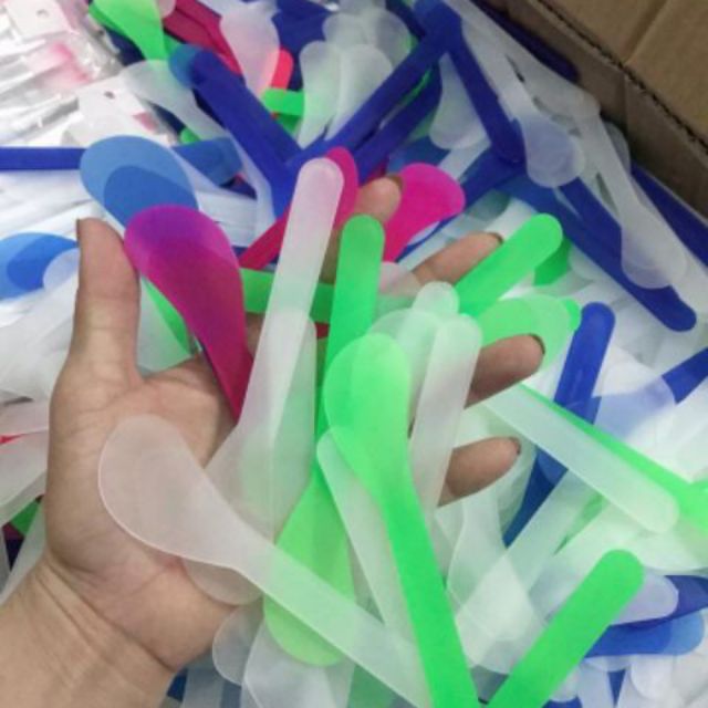 Combo 1.000 que trộn mặt nạ, trộn kem body, trộn tắm trắng (loại tốt) | BigBuy360 - bigbuy360.vn