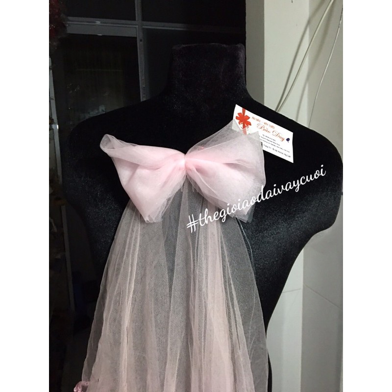 Lúp voan cài tóc cô dâu màu hồng