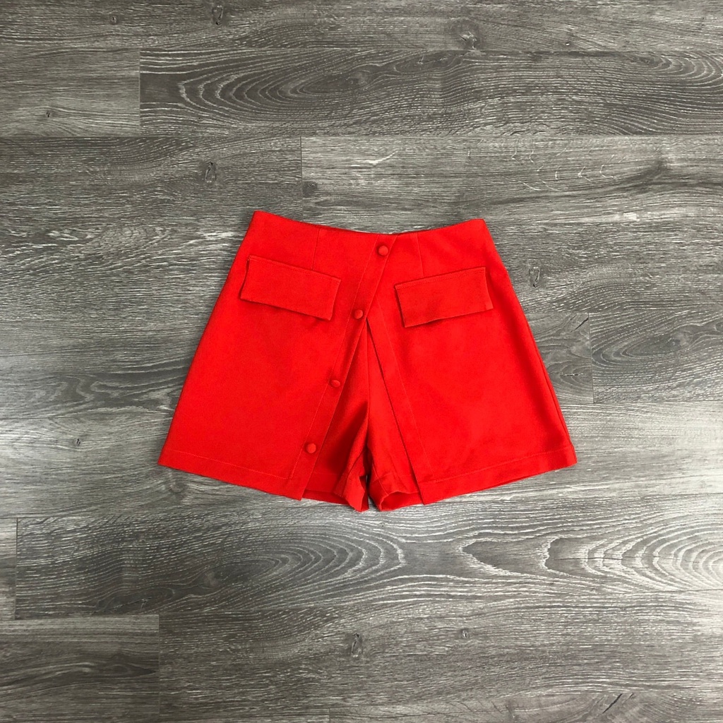 Short H0bbs Vạt đắp đính nút bọc