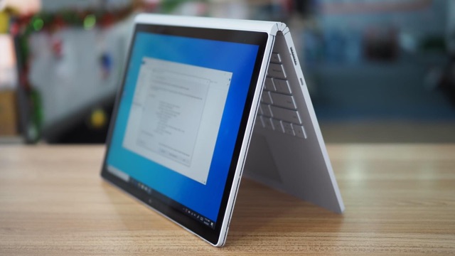 Microsoft Surface Book 1 siêu phẩm hàng doanh nhân giá bình dân đến tay người tiêu dùng