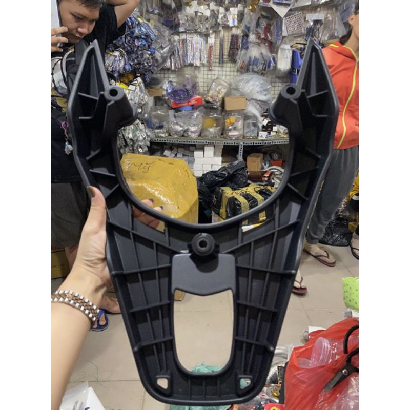 Cảng sau vario 2017 2018 kiểu sh