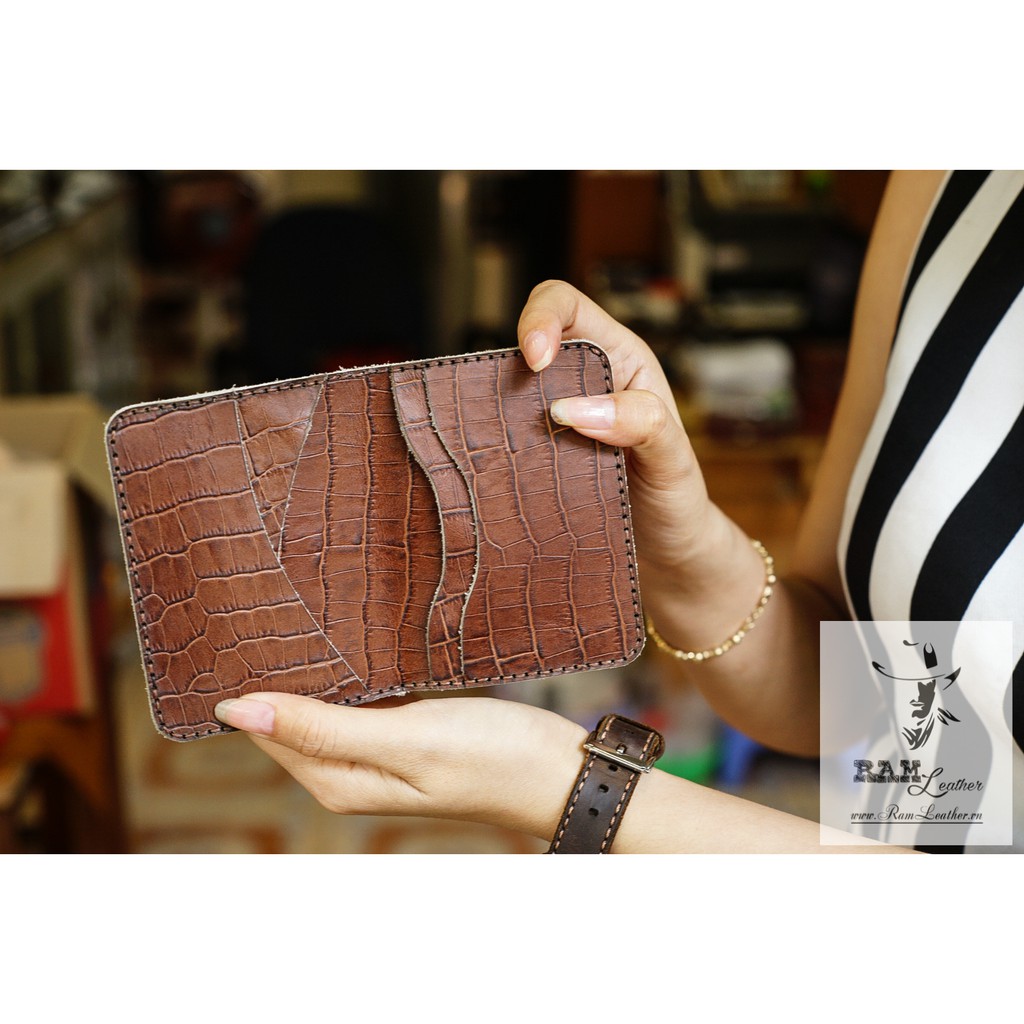 Ví nam handmade da bò vegtan Italia handmade bền chắc cao cấp khắc Trống Đồng Việt Nam màu gỗ mahogany RAM Leather