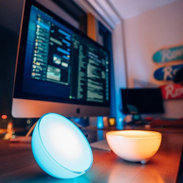 Đèn thông minh Philips Hue Go - Portable Light, đèn pin không dây trang trí