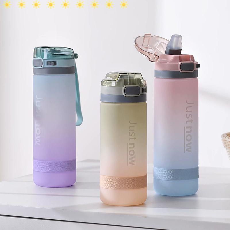 Bình nước thể thao bằng nhựa chống rò rỉ có ống hút dung tích 400/600ml tiện dụng
