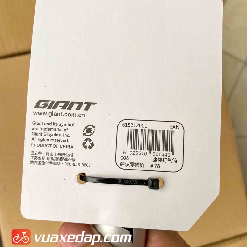 Bơm xe đạp GIANT CCO 008