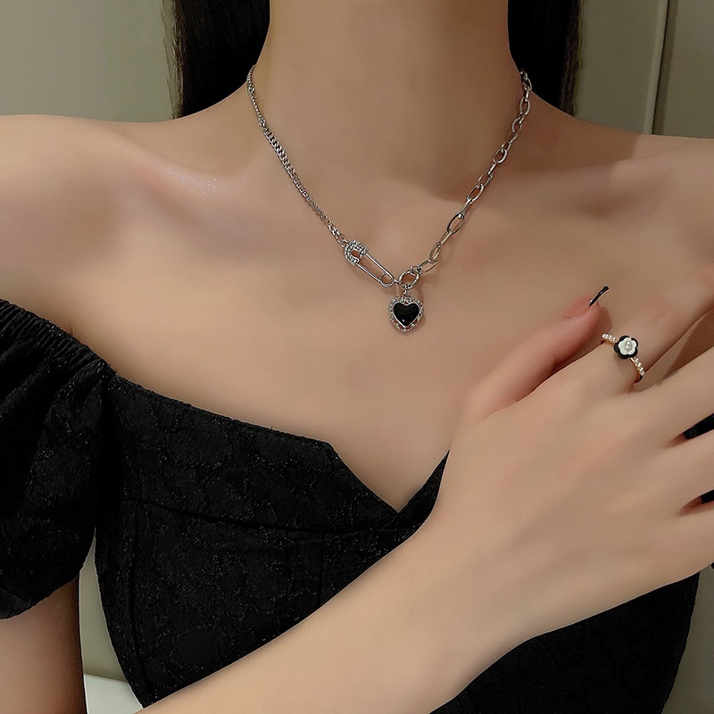 Vòng cổ Mặt Hình Trái Tim Màu Đen Phong Cách hip hop Thời Trang Mùa Hè Cao Cấp