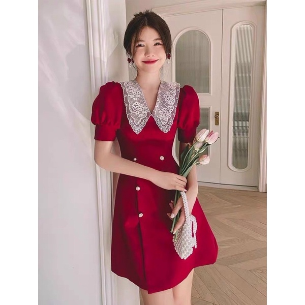 ĐẦM ĐỎ PHỐI REN CỔ ĐÍNH 6 NÚT