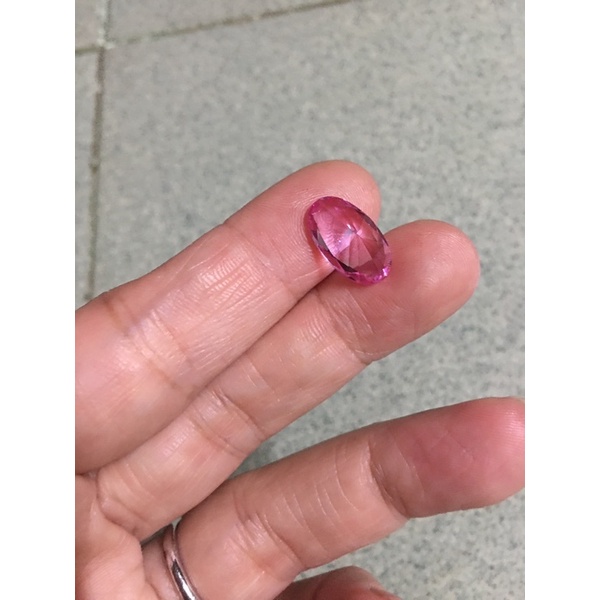 Viên đá Hồng cắt giác 10x16 chích lên mức 7-8 si tuyển Nhật