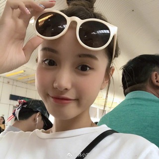 Kính râm đi nắng