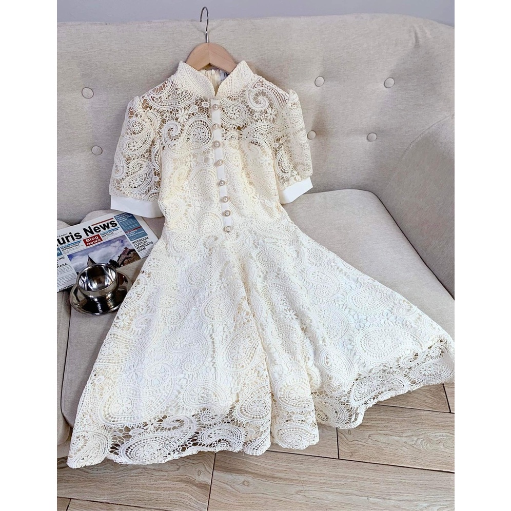 Váy Ren Họa Tiết Thiết Kế Hoa To Dáng Chữ A Đính Khuy Ngọc Trai Sang Chảnh Shop_Hương