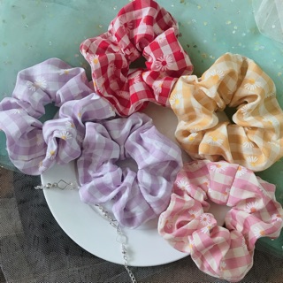 Dây buộc tóc scrunchies caro hoa cúc
