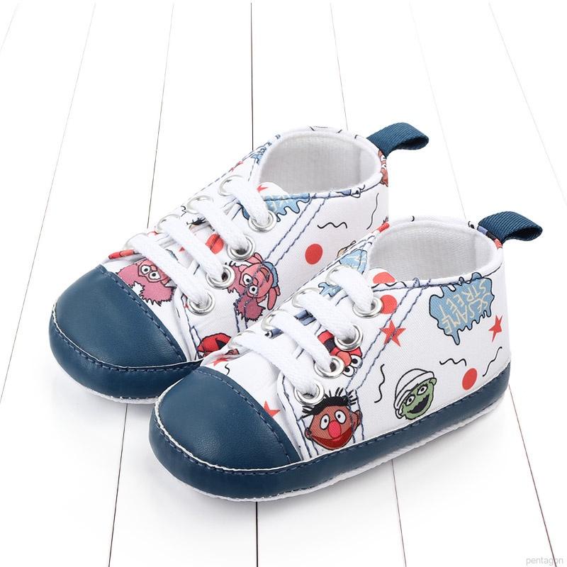 Giày thể thao đế mềm chống trượt thoáng khí in họa tiết hoạt hình cho bé