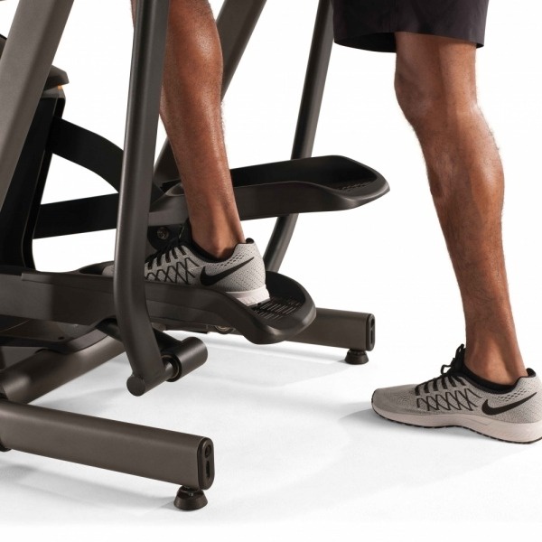 Máy Chạy Bộ Đi Bộ Trên Không MATRIX E30XR Tập Liên Hoàn Đốt Mỡ Toàn Thân