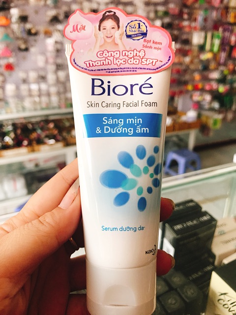 SỮA RỬA MẶT SÁNG MỊN & DƯỠNG ẨM BIORÉ (50g)!