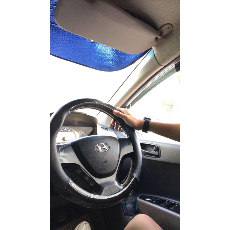 Bọc vô lăng ô tô Da vân Carbon kiểu dáng thể thao logo hãng xe,không gây mùi, chống trơn trượt