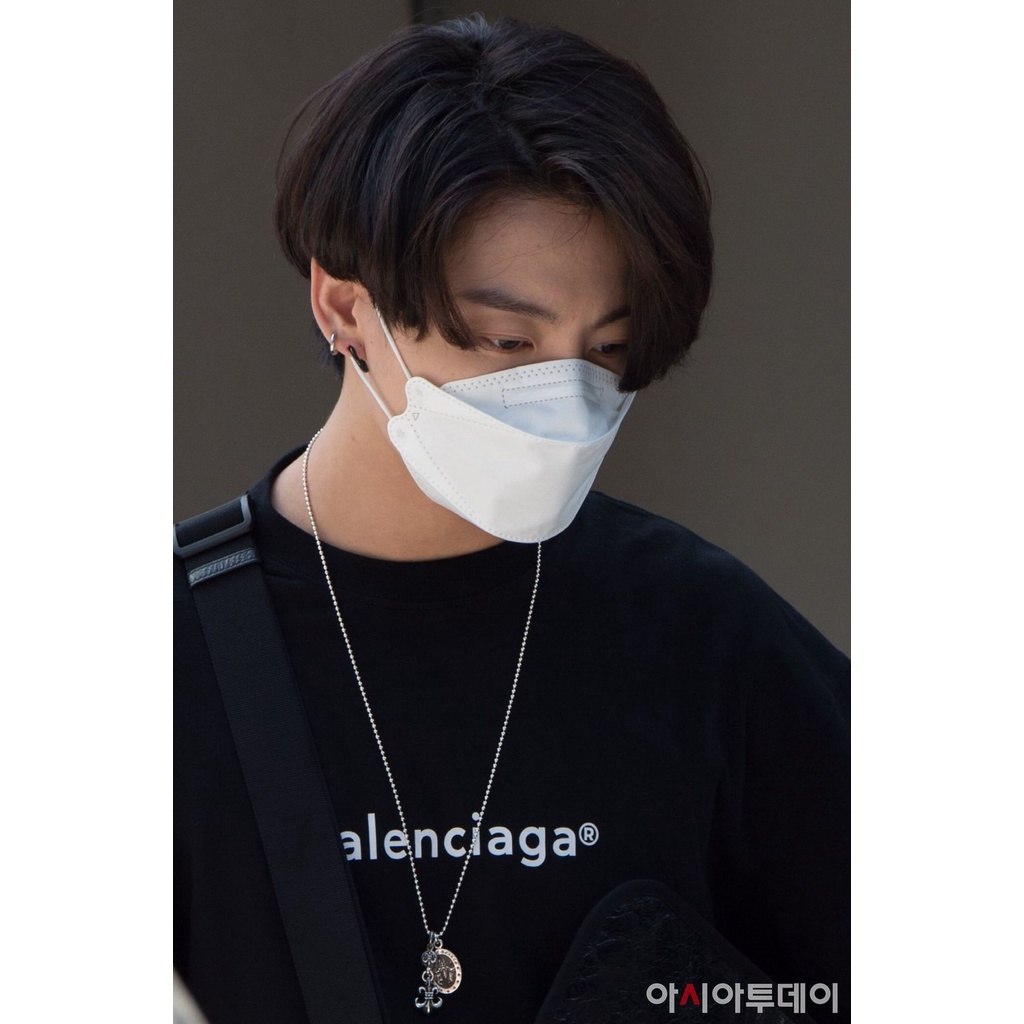 Áo Đen Giống Jungkook BTS