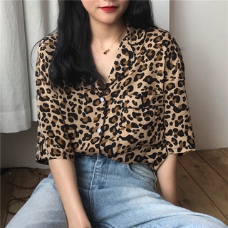 Áo sơ mi nữ họa tiết da báo tay ngắn họa tiết thoải mái.