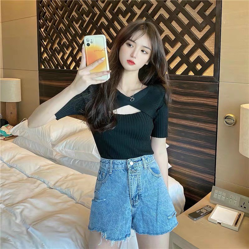 Áo len mỏng hè tay ngắn khoét ngực