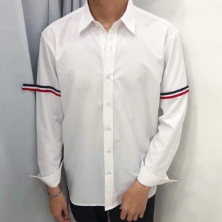 sơ mi trắng sọc ở tay