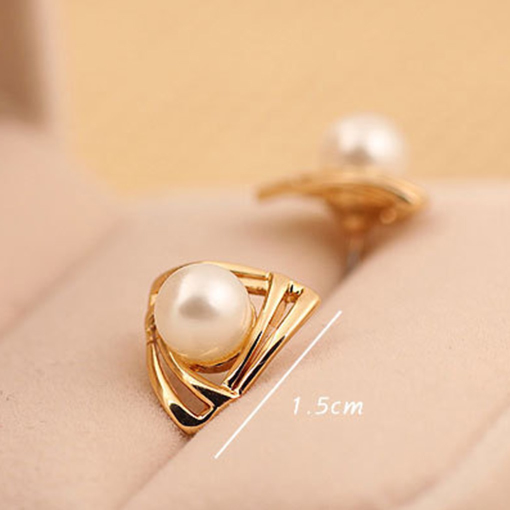 Khuyên tai nữ hình tam giác đính ngọc trai