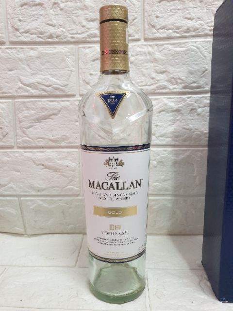Vỏ chai rượu ngoại Macalan Gold  dùng cho trang trí nhà cửa quầy bar phòng trà phòng khách.tủ kệ giá quầy hàng trang trí
