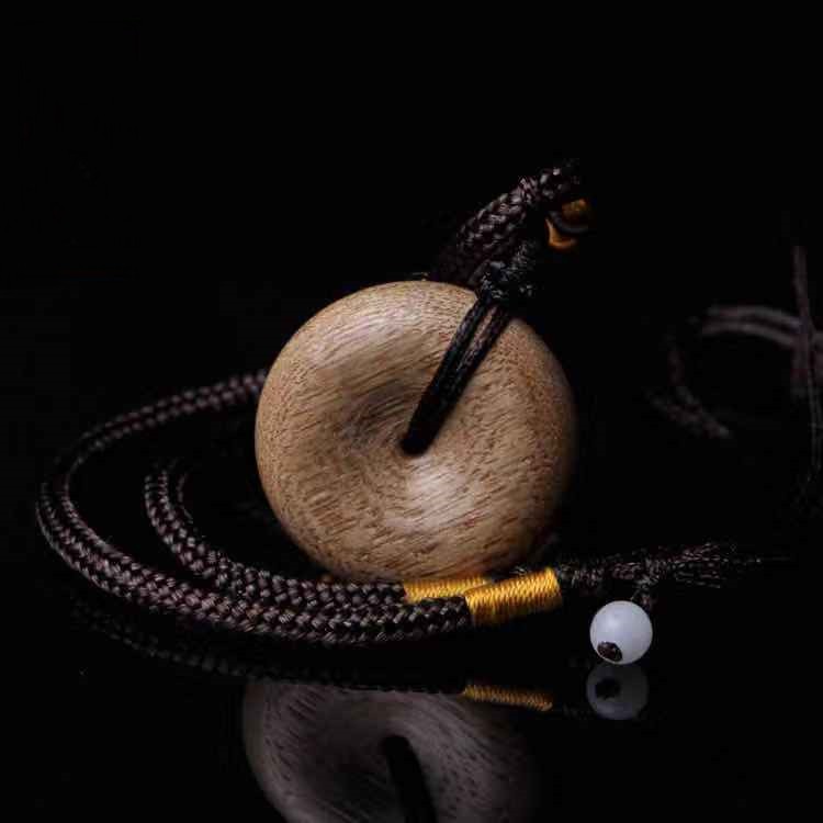 Vòng cổ trầm hương mặt tròn Bình An - Nha Trang Việt Nam Thành Tín Trầm Hương