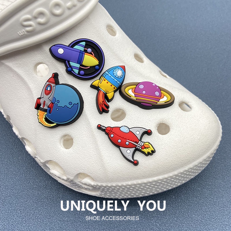 Crocs / jibbitz charms Giày Crocs Họa Tiết Tàu Không Gian Tên Lửa Hoạt Hình Trang Trí