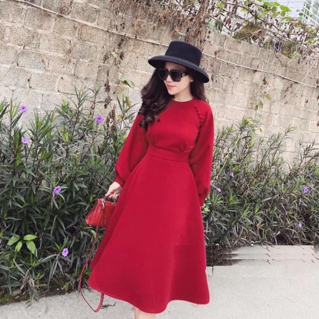 Váy xoè tay bồng dài