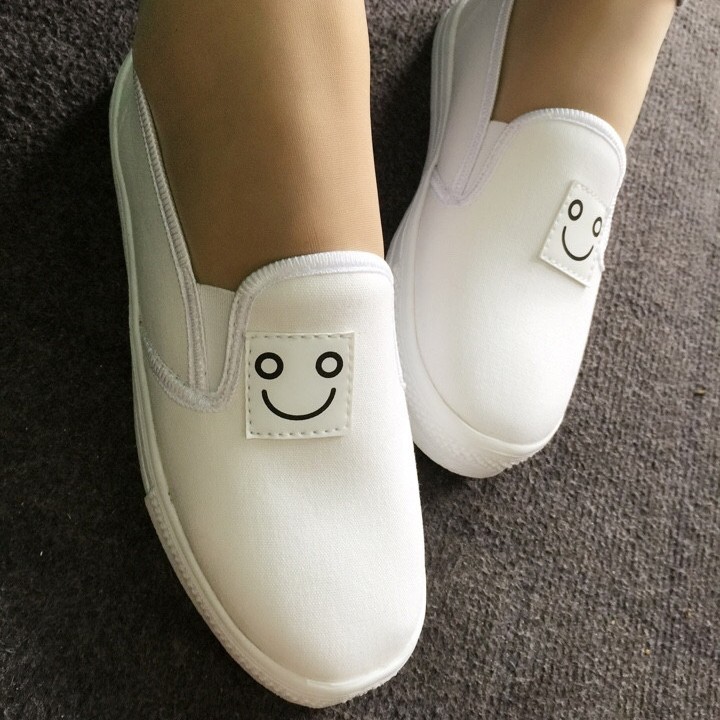 Giày slip on mặt cười màu trắng VV08