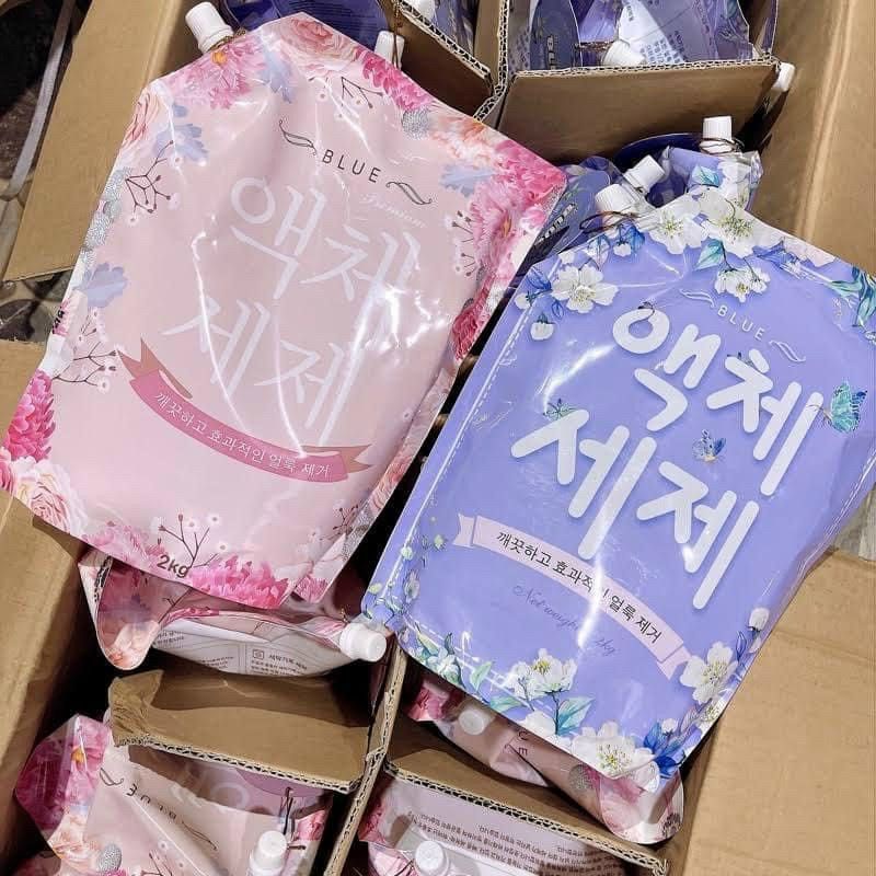 Nước Giặt Xả Blue quy cách túi 2000ml với công nghệ mới Ultra white cho áo quần như mới