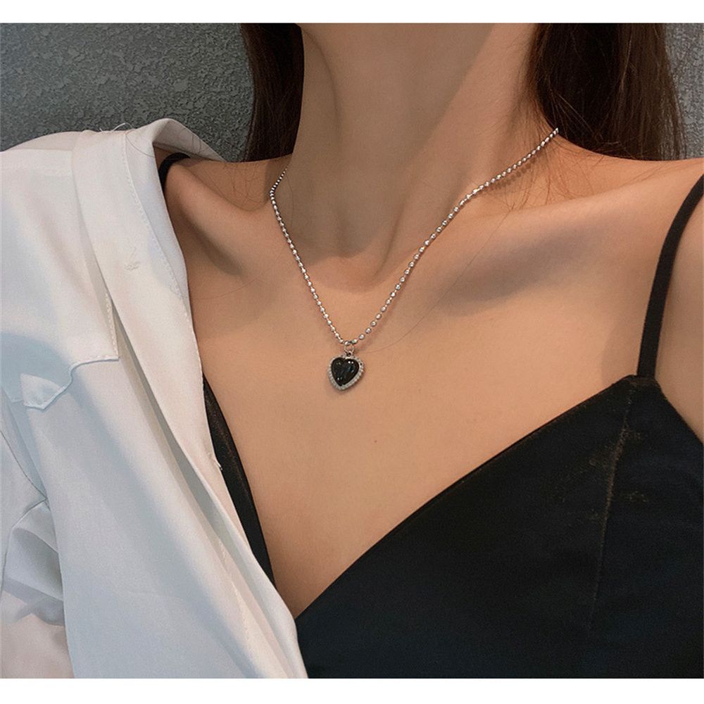 Vòng cổ Choker Màu Đen Mặt Trái Tim Đơn Giản Phong Cách Hàn Quốc Cho Nữ