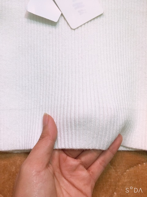 Áo len cổ bèo
