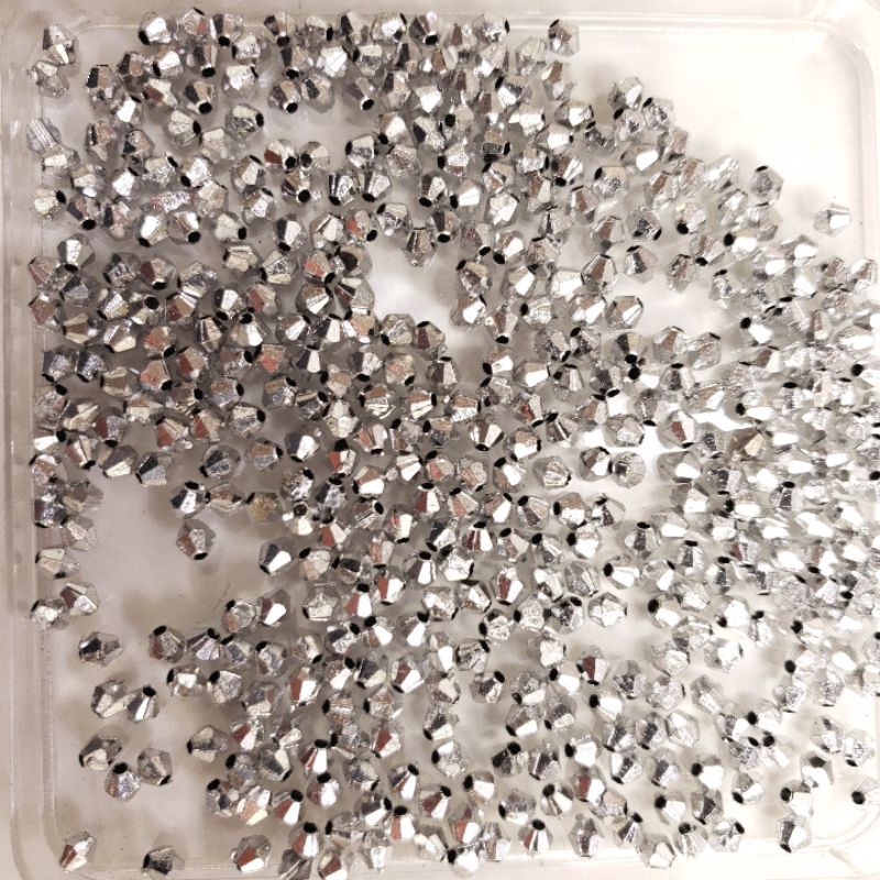 Hạt góc Pha Lê nhựa 4mm đủ màu ánh cừ trang trí đính kết quần áo, làm vòng tay