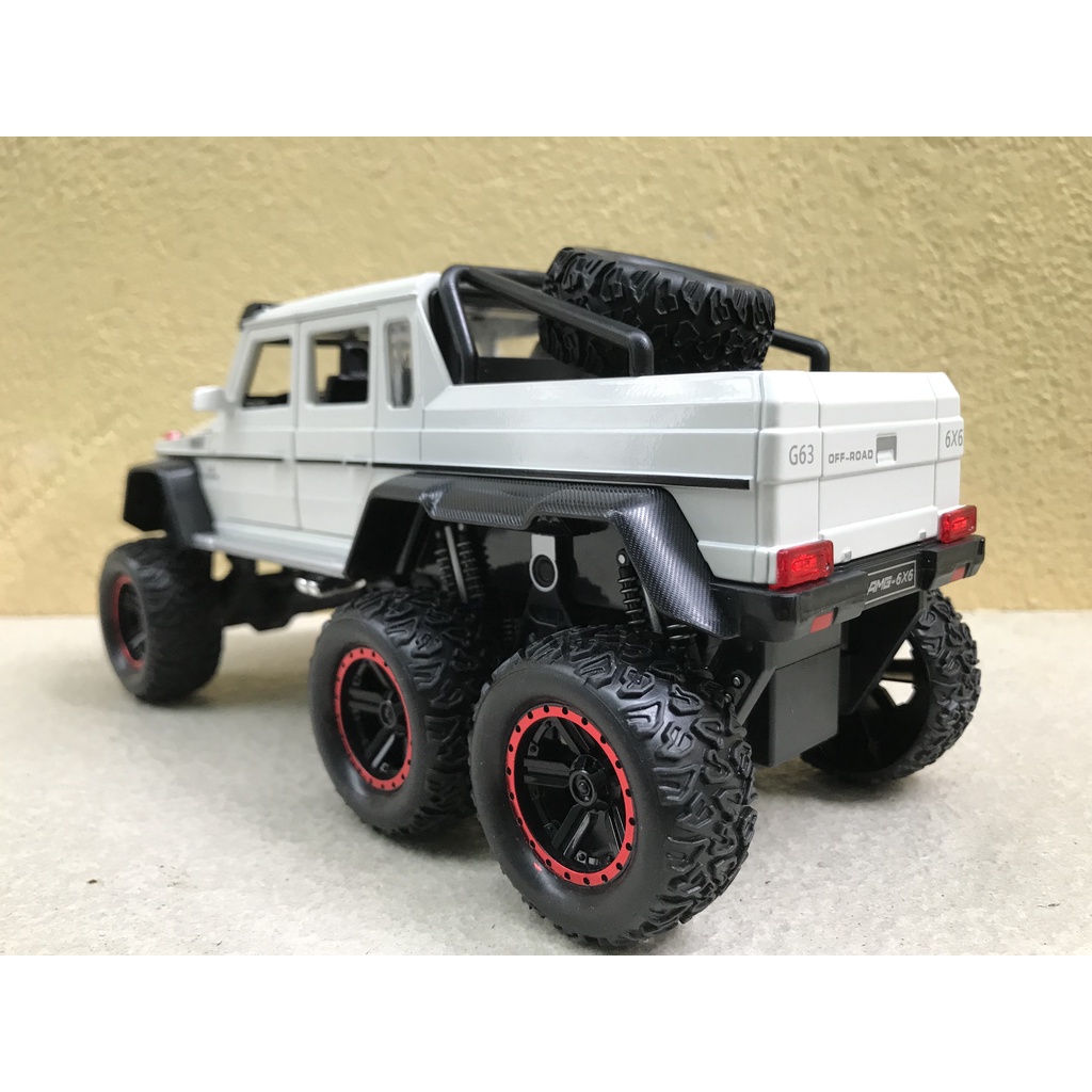Mô hình xe MERCEDES G63 AMG 6x6 1:24