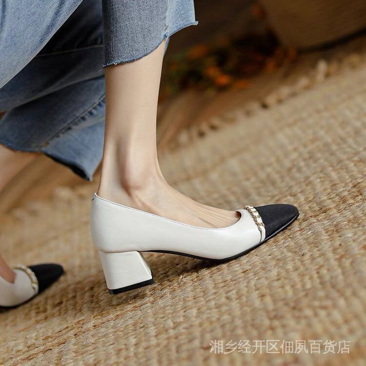 Xiaoxiang Giày Cao Gót Mũi Vuông Phối Dây Xích Thời Trang Mùa Xuân 2022 Mới Cho Nữ GSBR