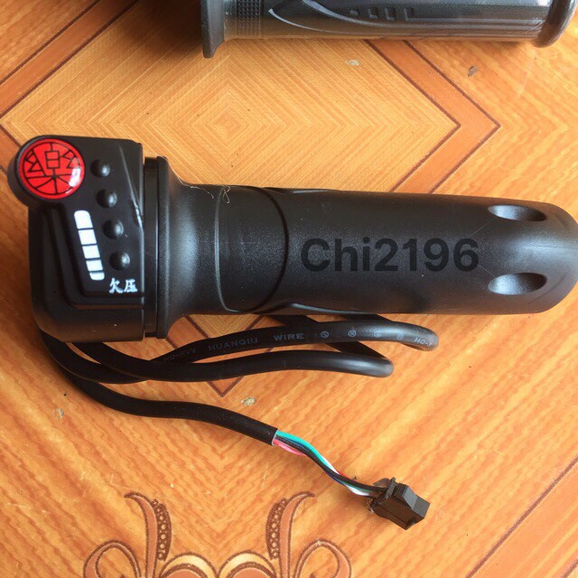 Tay ga M133 có báo đèn giá 1 đôi