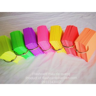 Combo 100 thẻ nhiều màu 5*5cm vuông có đục lỗ kèm khoen - Flashcard màu Phan Liên