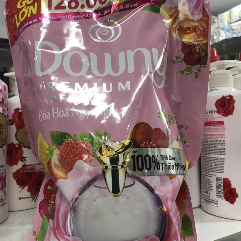 Nước Xả Vải Downy Đóa Hoa Ngọt Ngào 2.2 lít