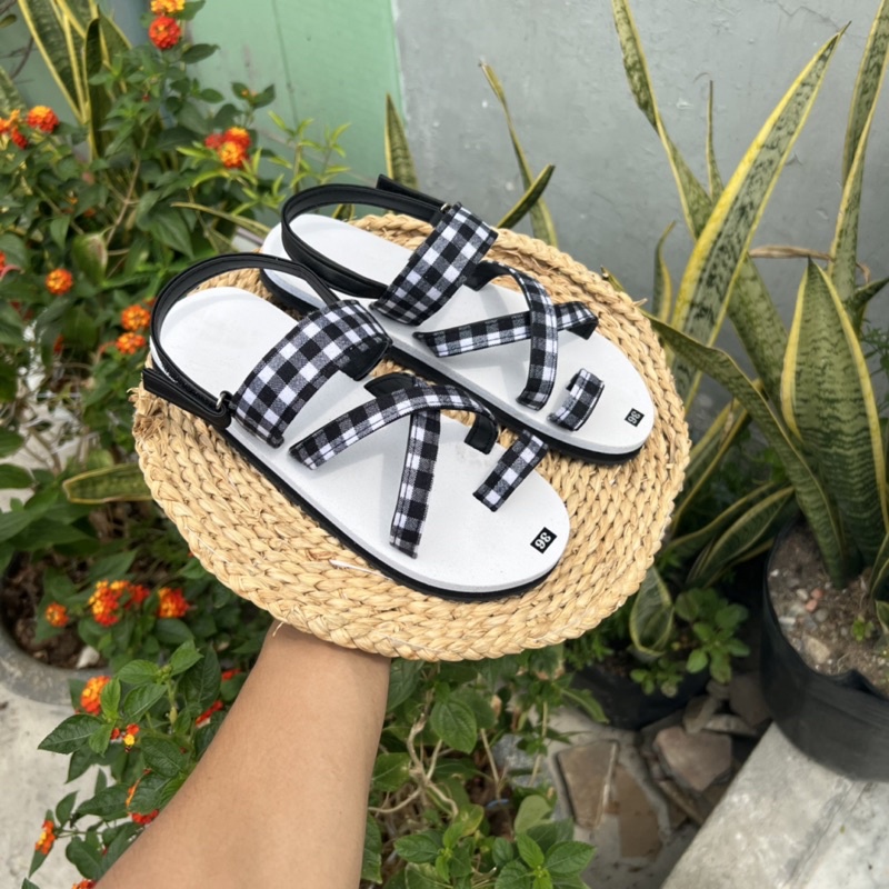 Giày sandal nữ xỏ ngón quai chéo đi học, đi chơi A121 Đen/Trắng Caro Full size 30-44 SANDALTHOITRANG