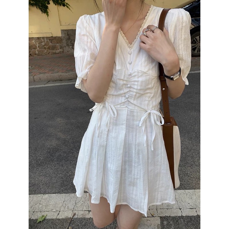 Đầm trắng vải xô rút eo