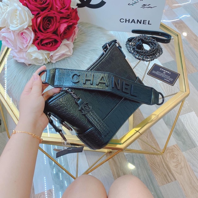 Túi X hobo da sần box nam châm | BigBuy360 - bigbuy360.vn