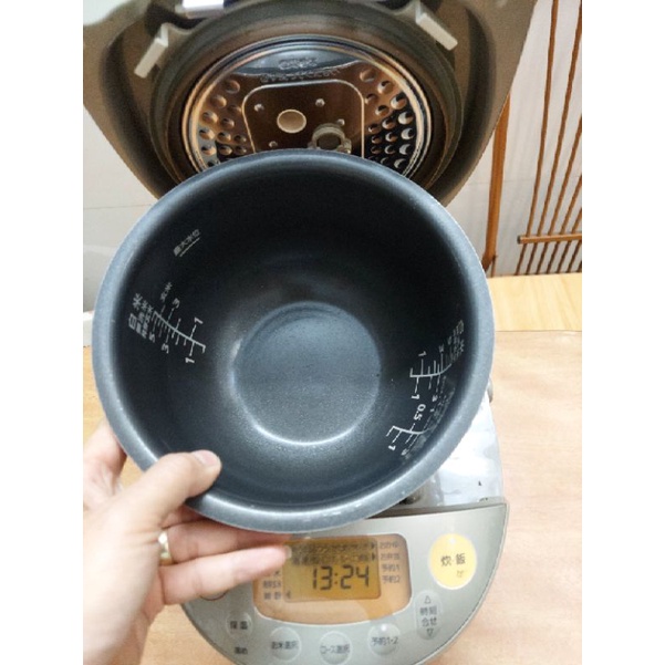 Nồi cơm điện cao tần áp suất Sanyo xoài 1L nhật