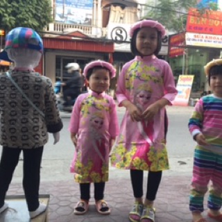 Áo dài cách tân cho bé gái