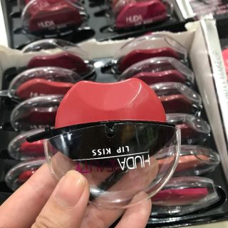 Son bặm môi HUDA LIP KISS
