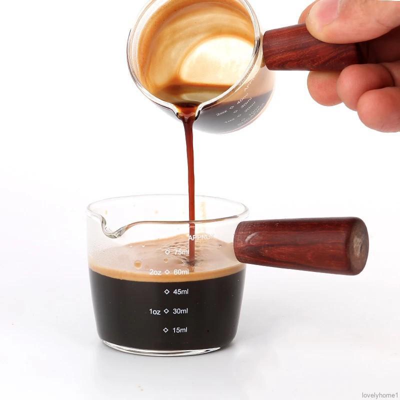 Cốc thủy tinh đựng cà phê / sữa có tay cầm bằng gỗ chịu nhiệt tiện dụng